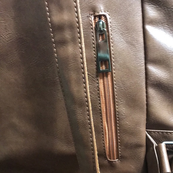 Backpack - Picture 4 of 5